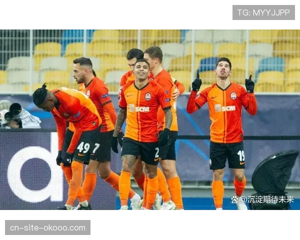 官方：一名中超球员因涉嫌赌球被警方带走调查，俱乐部已停其职